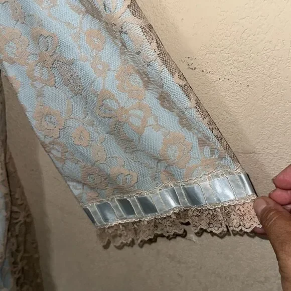 Odette  Barsa Robe - Picture 6 of 8